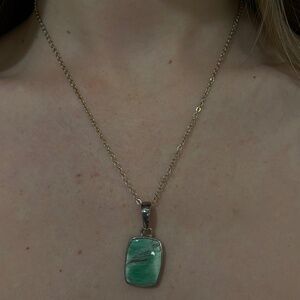 20 inch adjustable green stone pendant necklace